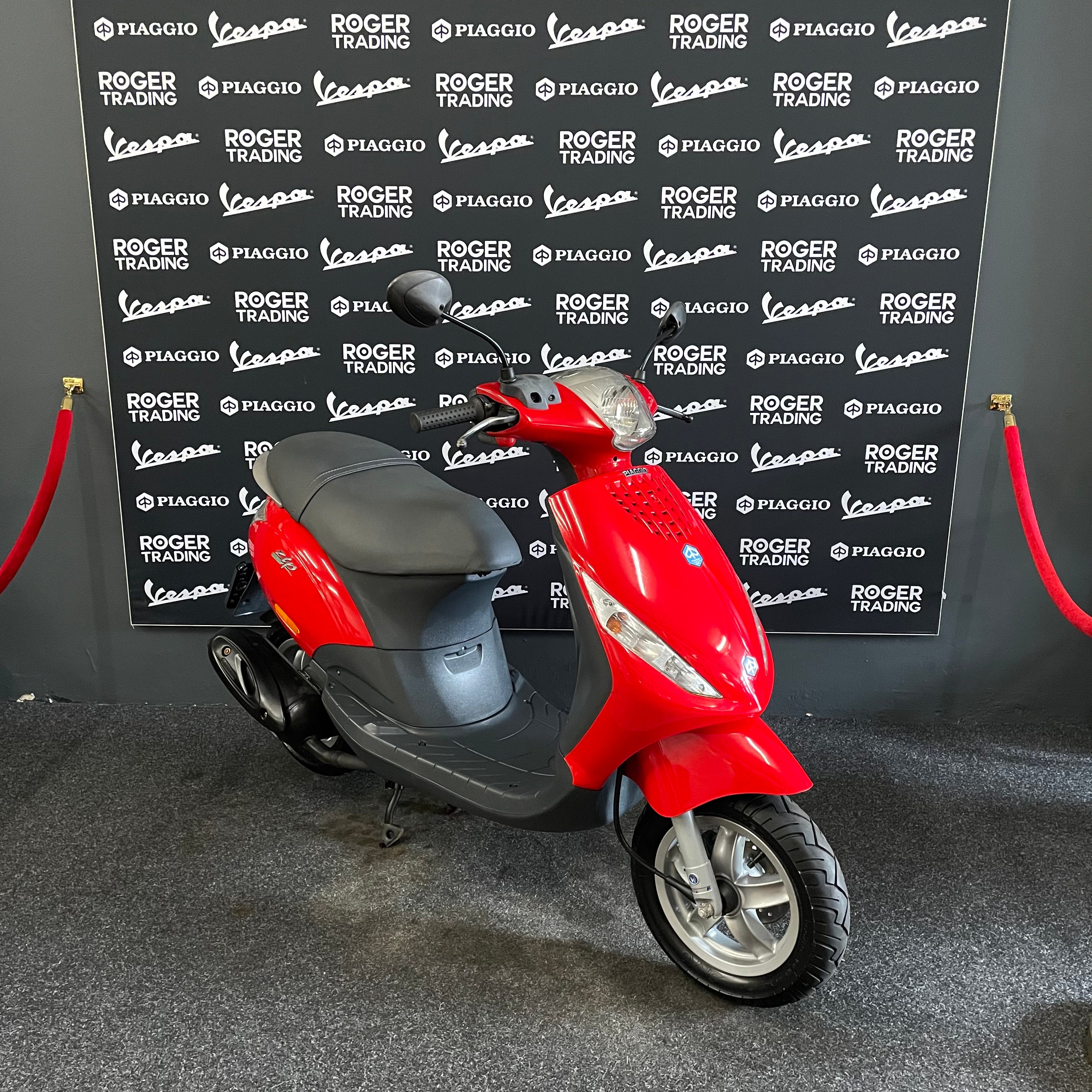 赤いピエロ（2022） Piaggio Zip 50 - 2-takt - Brom - 2003 - Rood - Origineel – Roger