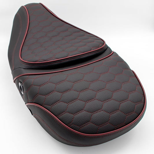 Originele Duo Buddyseat - Zwart / Rood Audi RS Patroon Stiksel - Past op Sprint / Primavera - 1B004482000C2