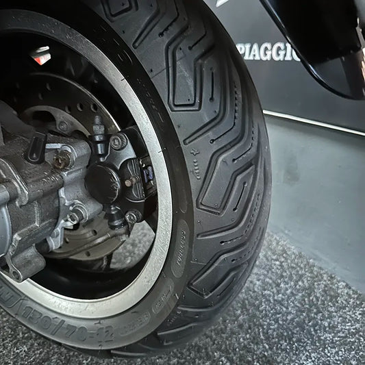 Vespa GTS300IE - 2013 - 4-Takt - Glans Zwart