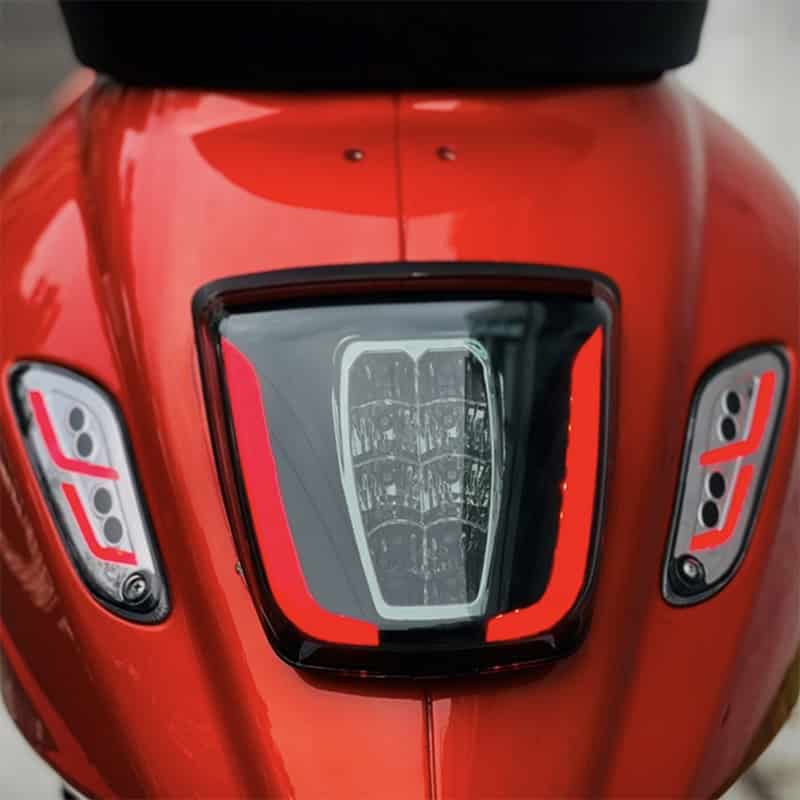 Zelioni - LED-Röhrenrücklicht - Rauchglas - Sprint / Primavera - Euro4- und Euro5-Modelle