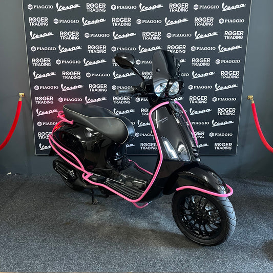 Vespa Sprint 50 Snor 4T E5 2022 Glossy Black x Pink Custom Made