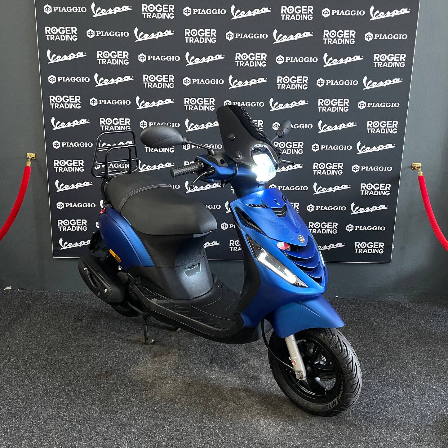 Piaggio Zip X Roof Boxxer Deal - 50 - Brom - 2020 - Euro4 - BMW M45 Blue