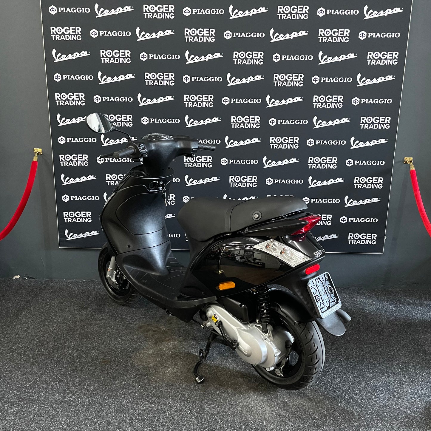 Piaggio Zip 50 - 2-takt - Brom - 2017 - Zwart - Nieuwstaat!! 859km