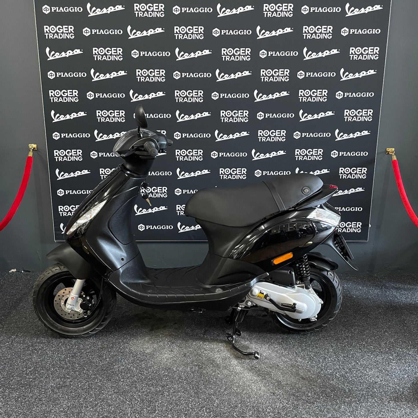 Piaggio Zip 50 - 2-takt - Brom - 2017 - Zwart - Nieuwstaat!! 859km