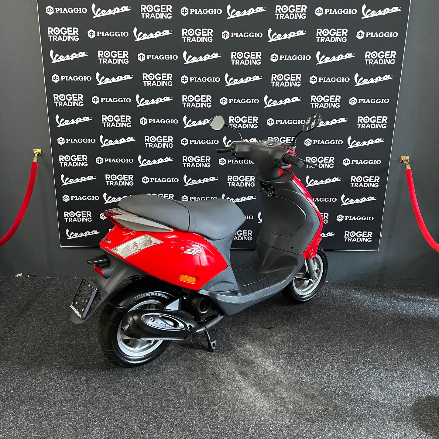 Piaggio Zip 50 - 2-takt - Brom - 2003 - Rood - Origineel - Zeer netjes -