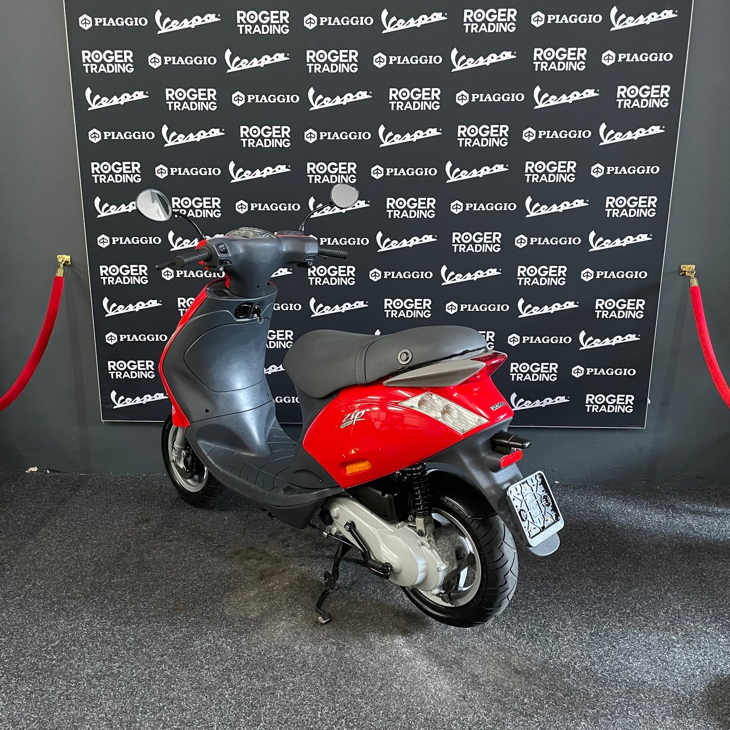 Piaggio Zip 50 - 2-takt - Brom - 2003 - Rood - Origineel - Zeer netjes -