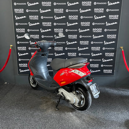 Piaggio Zip 50 - 2-takt - Brom - 2003 - Rood - Origineel - Zeer netjes -