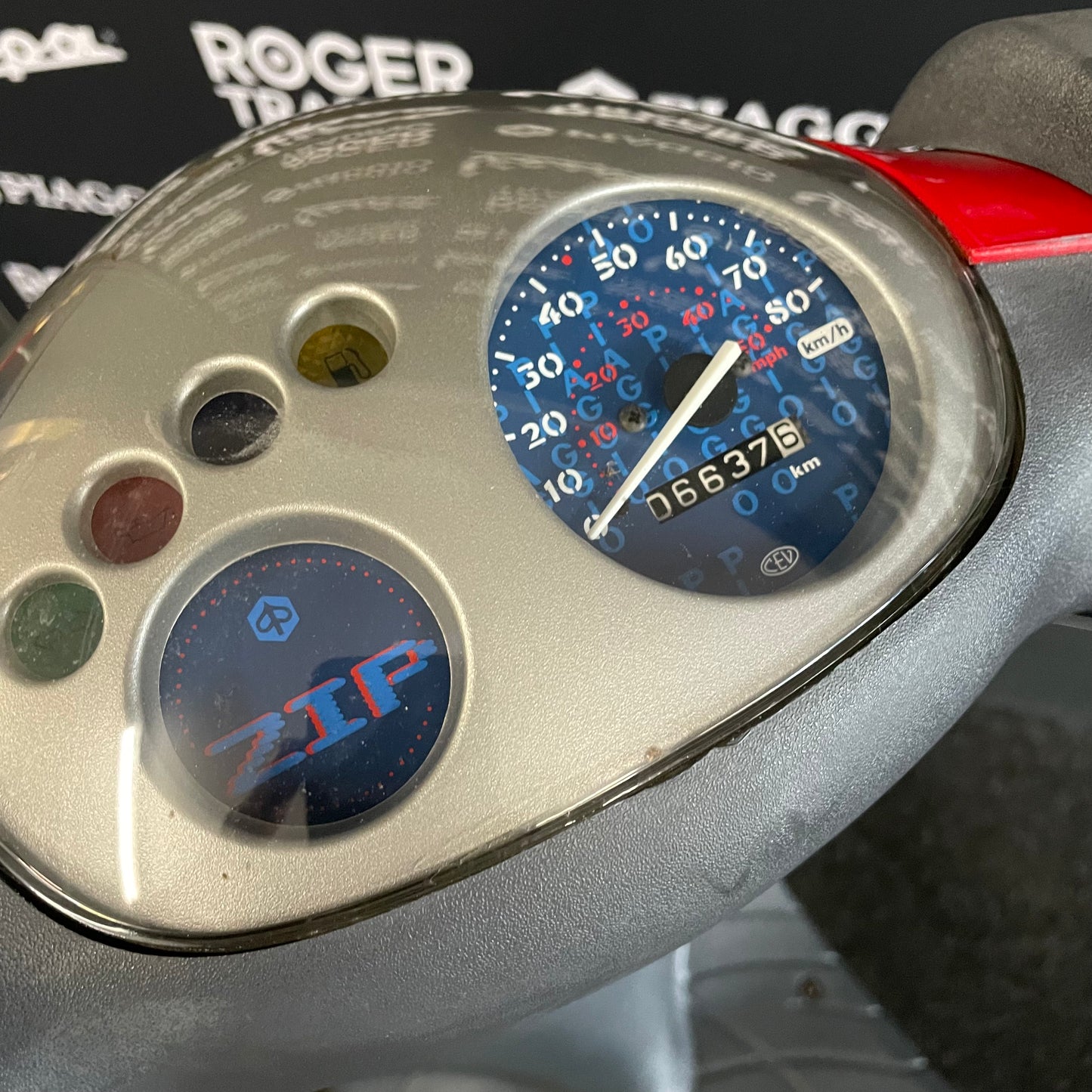 Piaggio Zip 50 - 2-takt - Brom - 2003 - Rood - Origineel - Zeer netjes -