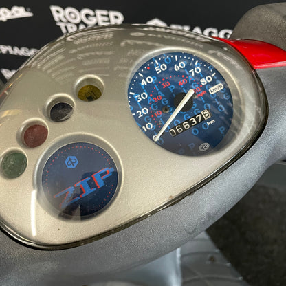 Piaggio Zip 50 - 2-takt - Brom - 2003 - Rood - Origineel - Zeer netjes -