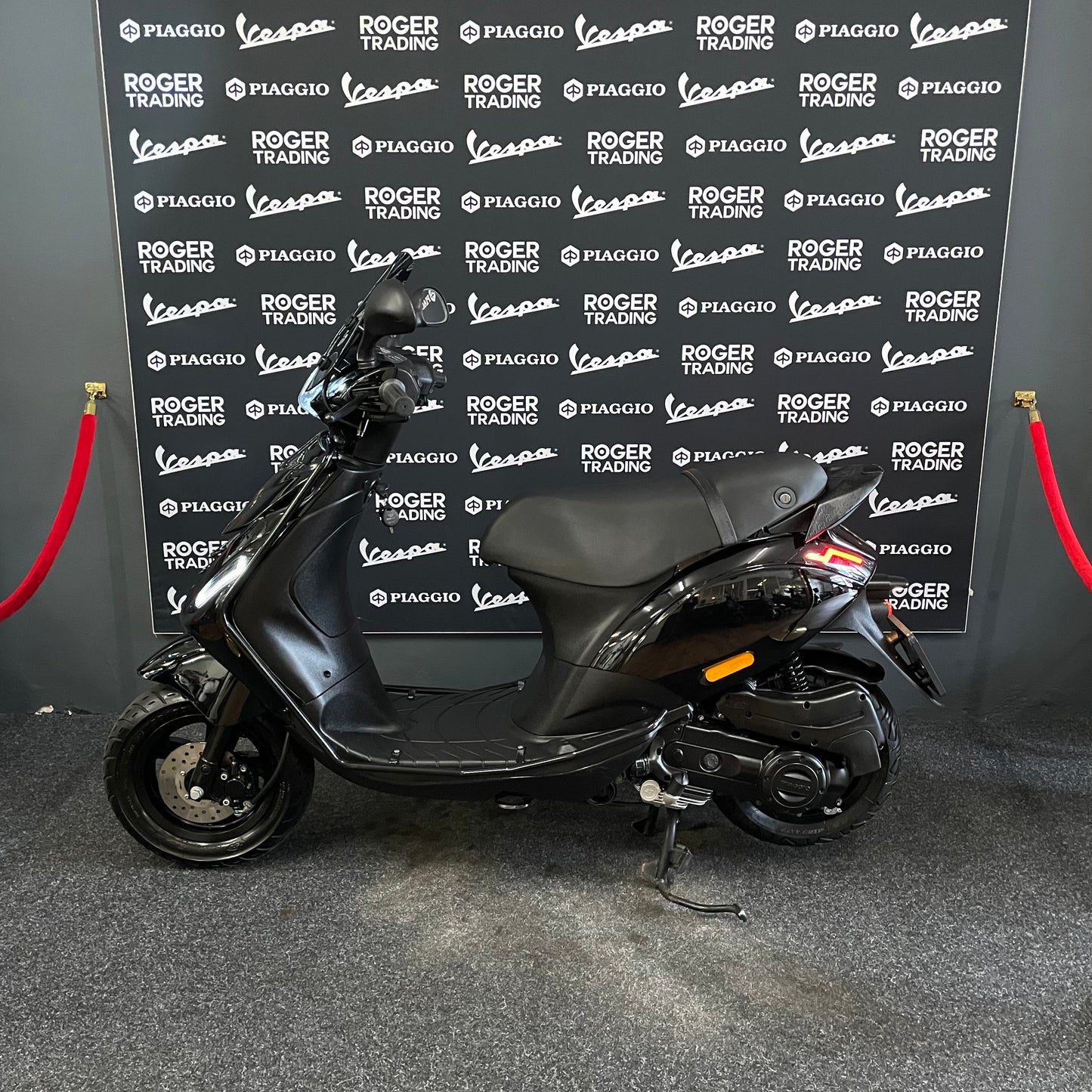 Piaggio Zip 50 - Brom - 2020 -4-takt - Euro4 - Glans Zwart - 7.163km