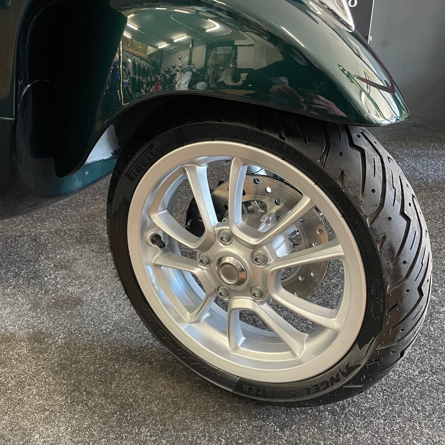 Vespa Primavera Touring 50 - 2020 - 4T E4 - Green Metallic - 4.239km