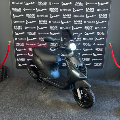 Piaggio Zip 50 - Brom - 2020 - Euro4 - Mat Zwart - 6.062km