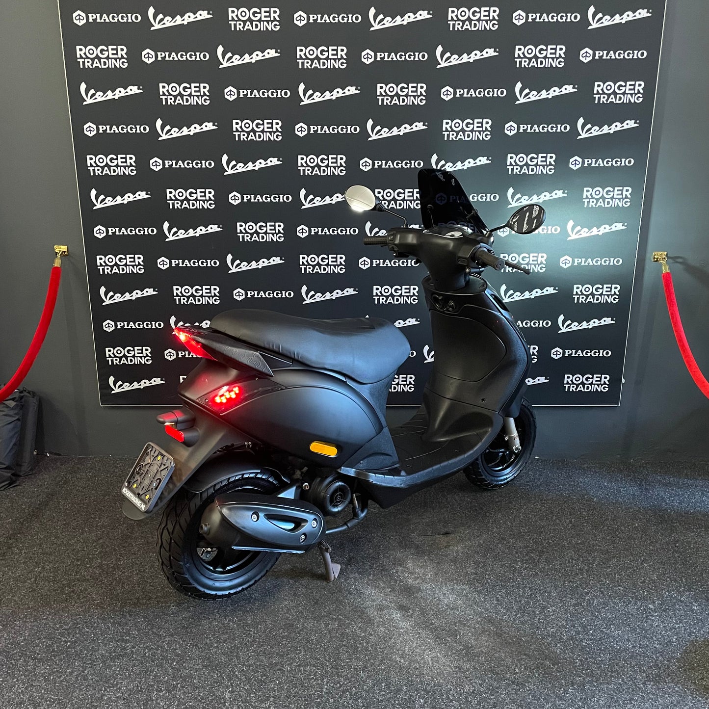 Piaggio Zip 50 - Brom - 2020 - Euro4 - Mat Zwart - 6.062km