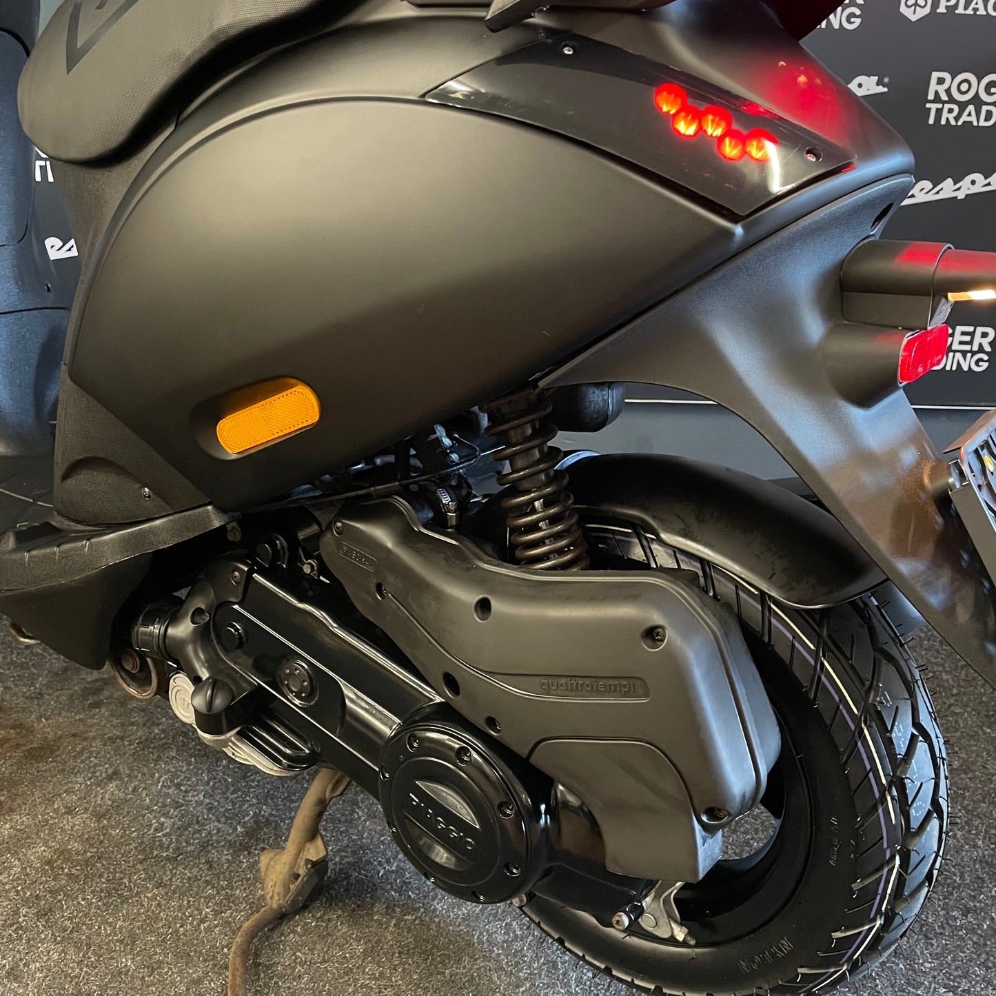 Piaggio Zip 50 - Brom - 2020 - Euro4 - Mat Zwart - 6.062km