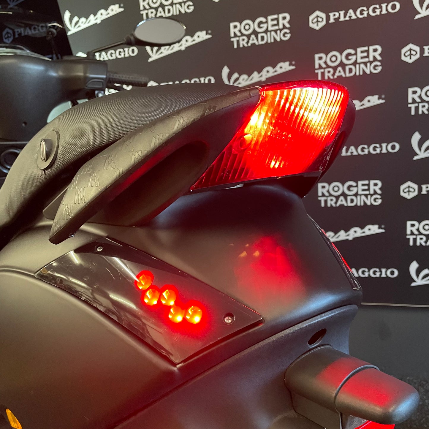 Piaggio Zip 50 - Brom - 2020 - Euro4 - Mat Zwart - 6.062km