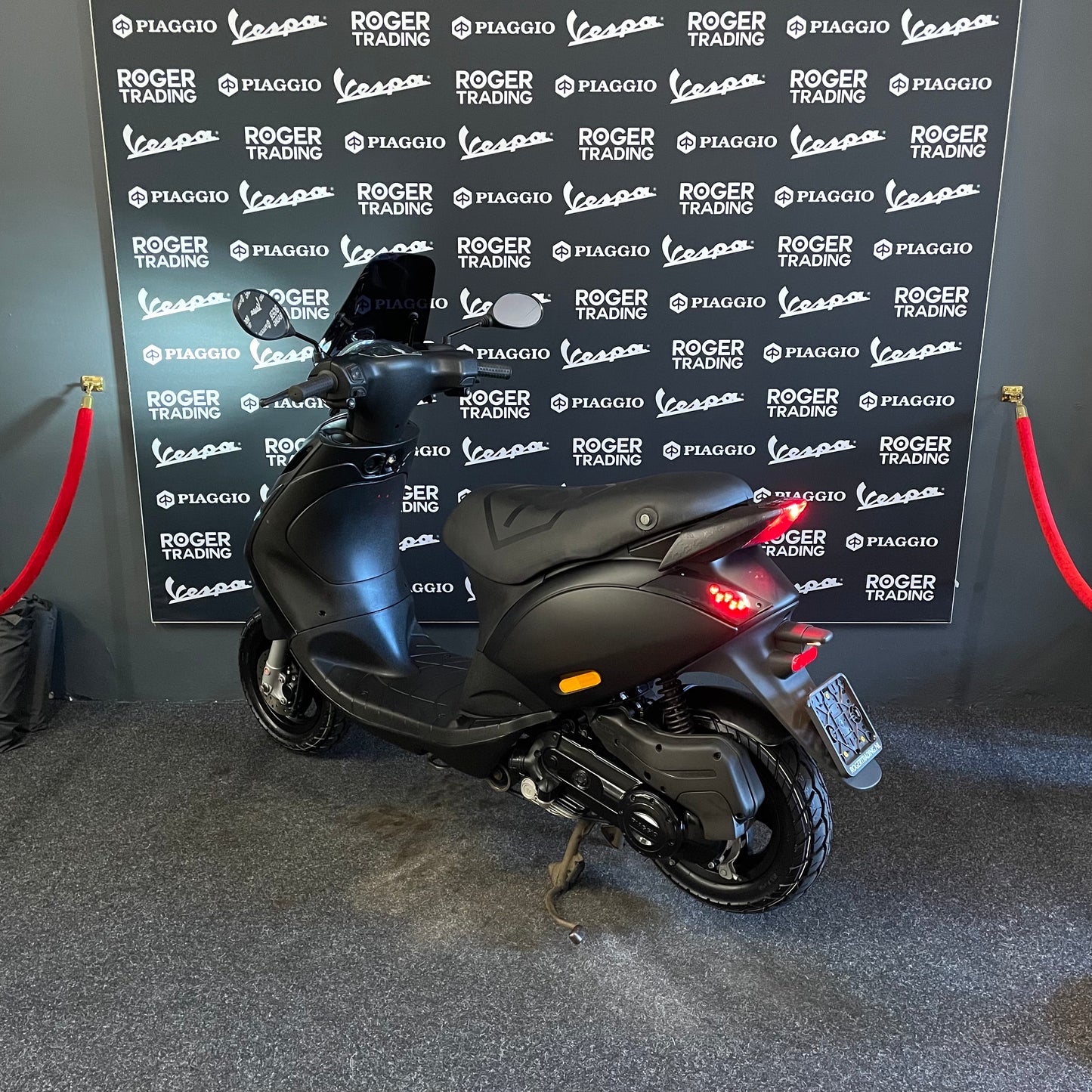 Piaggio Zip 50 - Brom - 2020 - Euro4 - Mat Zwart - 6.062km