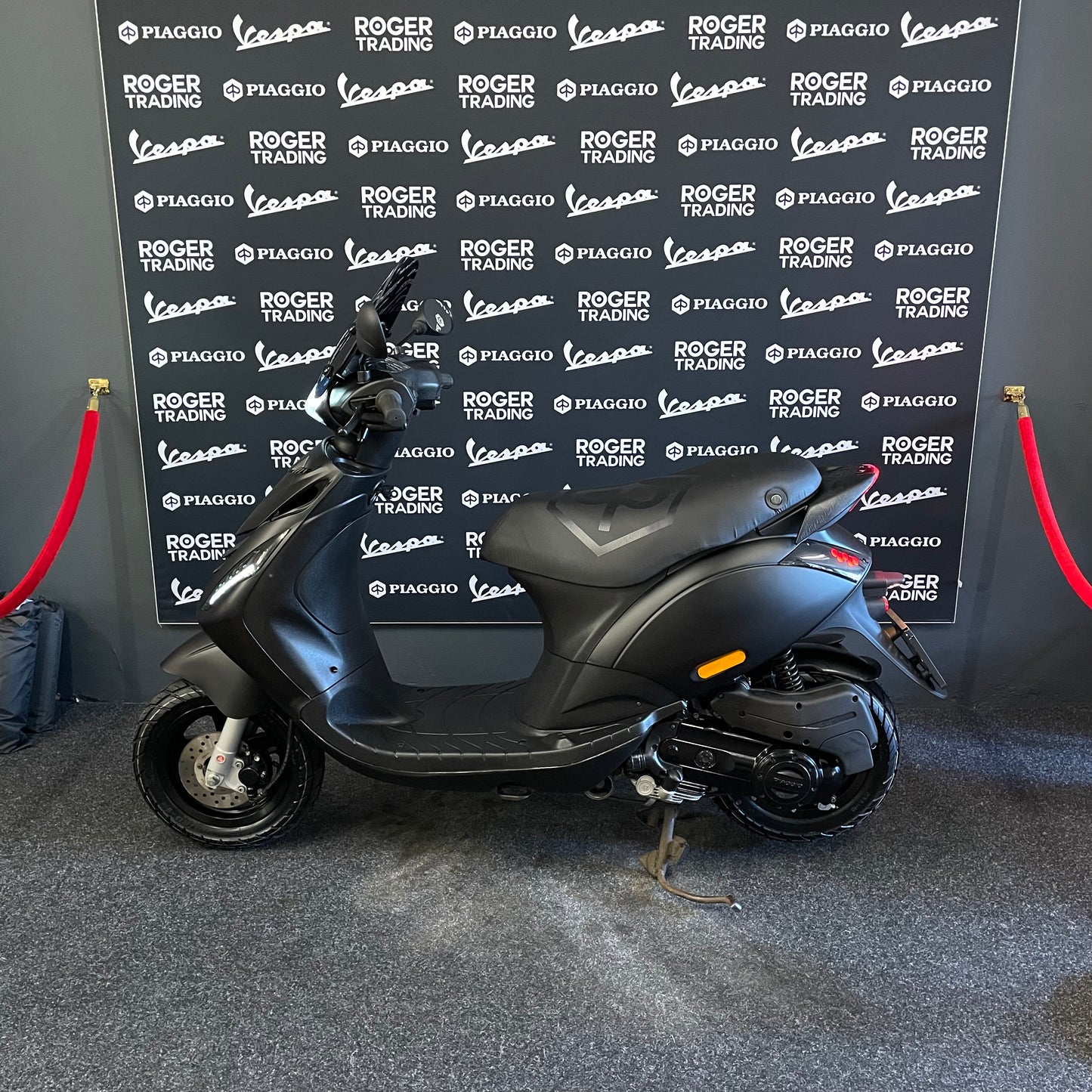 Piaggio Zip 50 - Brom - 2020 - Euro4 - Mat Zwart - 6.062km