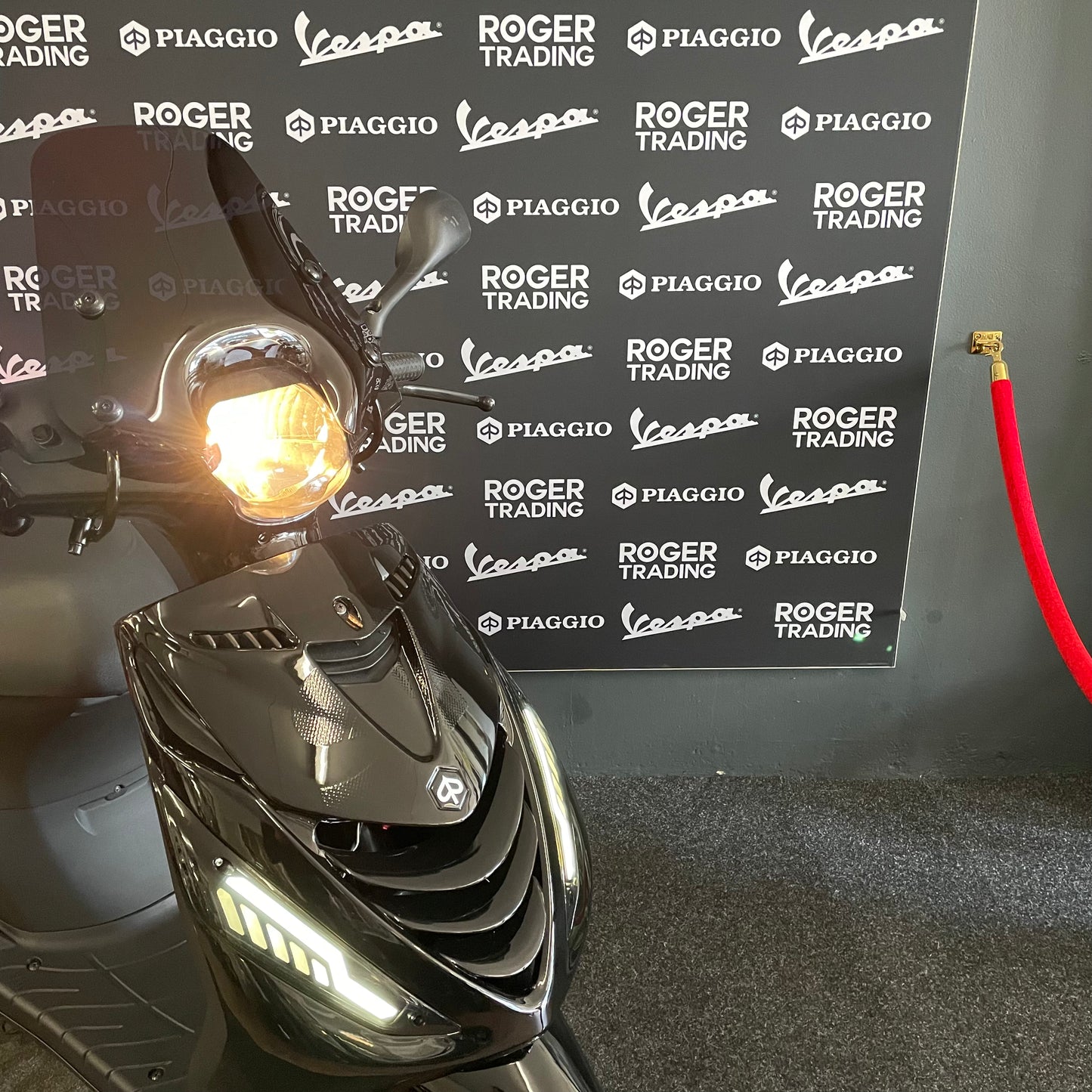 Piaggio Zip 50 - Brom - 2017 - 4T 2V - Glans Zwart - 13.341km