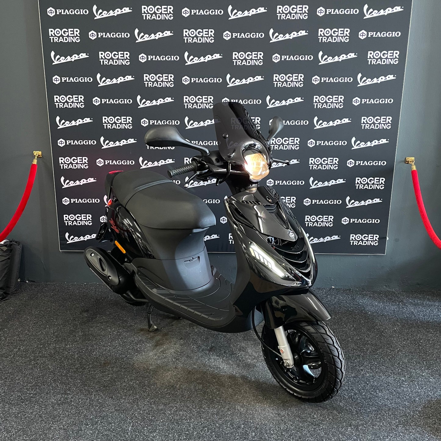 Piaggio Zip 50 - Brom - 2017 - 4T 2V - Glans Zwart - 13.341km