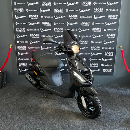 Piaggio Zip 50 - Brom - 2017 - 4T 2V - Glans Zwart - 13.341km