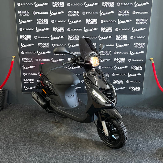 Piaggio Zip 50 - Brom - 2017 - 4T 2V - Glans Zwart - 13.341km