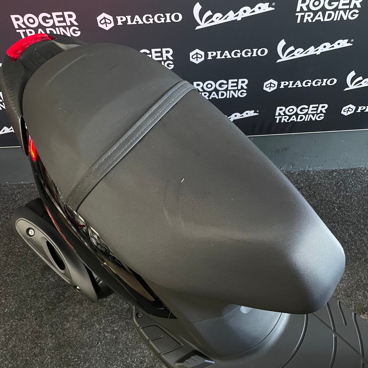Piaggio Zip 50 - Brom - 2017 - 4T 2V - Glans Zwart - 13.341km