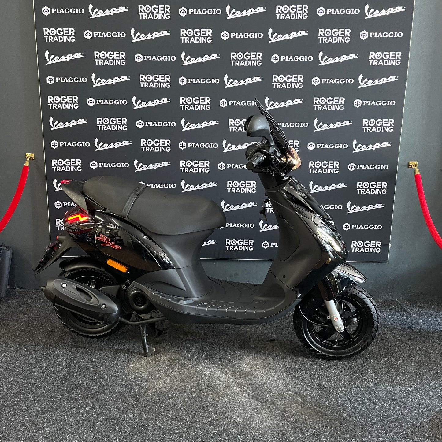 Piaggio Zip 50 - Brom - 2017 - 4T 2V - Glans Zwart - 13.341km