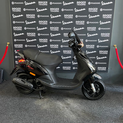 Piaggio Zip 50 - Brom - 2017 - 4T 2V - Glans Zwart - 13.341km