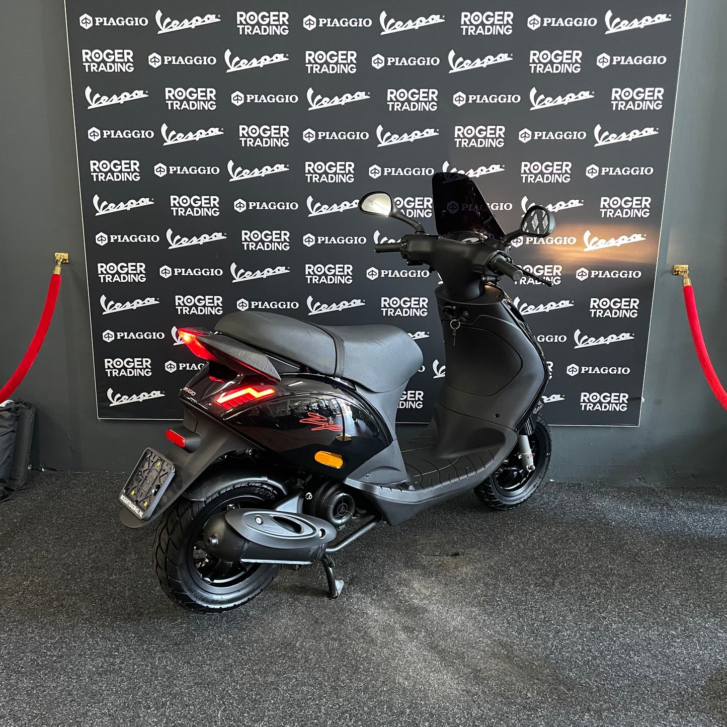 Piaggio Zip 50 - Brom - 2017 - 4T 2V - Glans Zwart - 13.341km