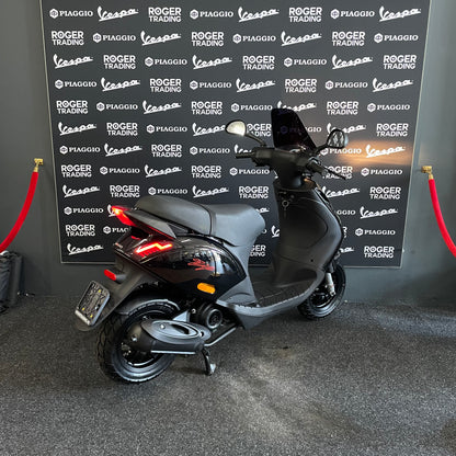 Piaggio Zip 50 - Brom - 2017 - 4T 2V - Glans Zwart - 13.341km
