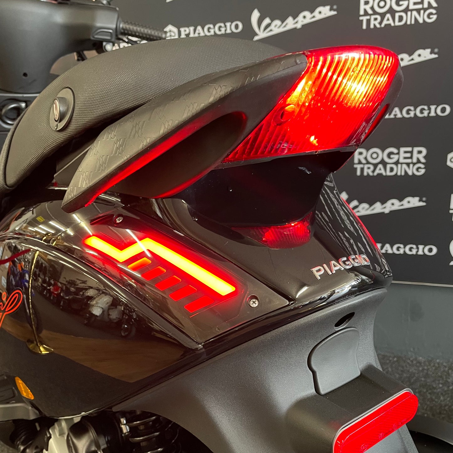 Piaggio Zip 50 - Brom - 2017 - 4T 2V - Glans Zwart - 13.341km