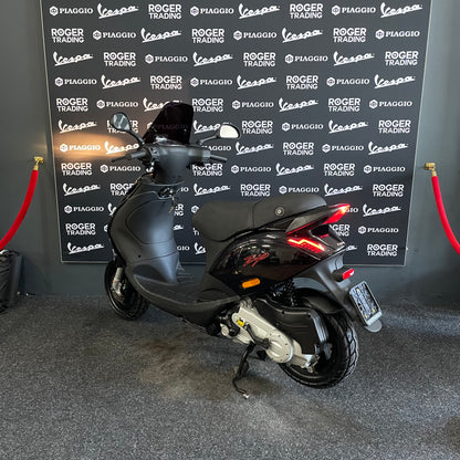 Piaggio Zip 50 - Brom - 2017 - 4T 2V - Glans Zwart - 13.341km