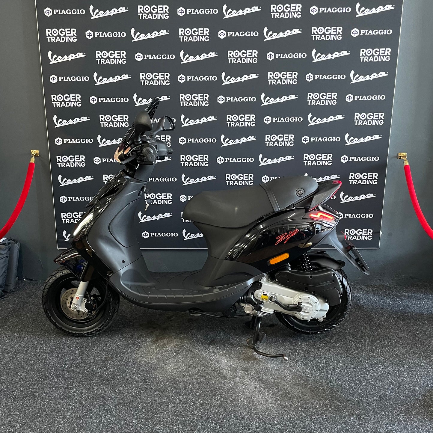Piaggio Zip 50 - Brom - 2017 - 4T 2V - Glans Zwart - 13.341km