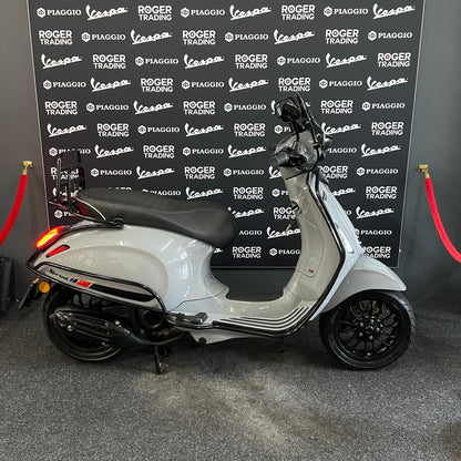 Vespa Sprint 50 - 2019 - 4T - Euro4 - Nardo Grey - 9.883km -1e Eigenaar