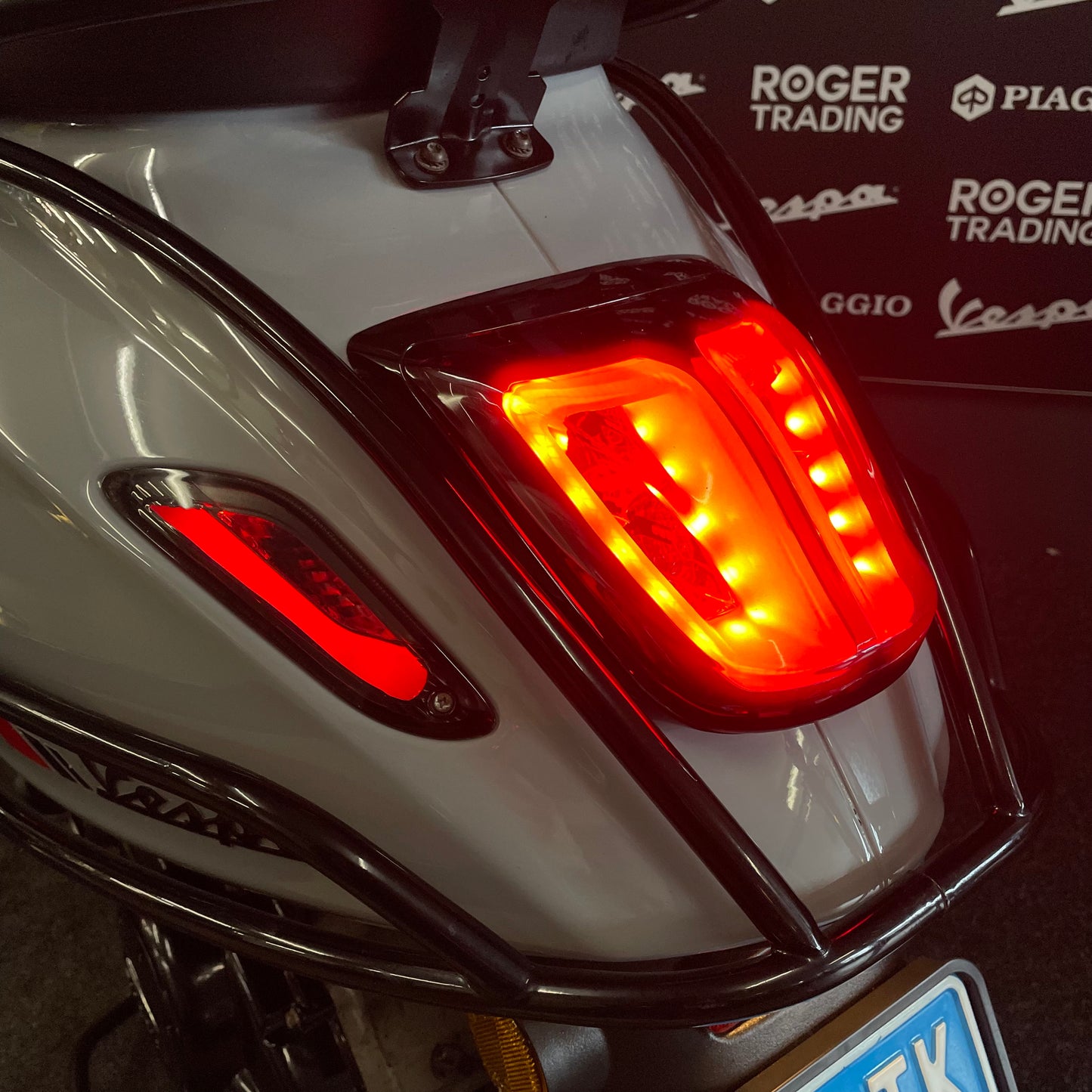 Vespa Sprint 50 - 2019 - 4T - Euro4 - Nardo Grey - 9.883km -1e Eigenaar