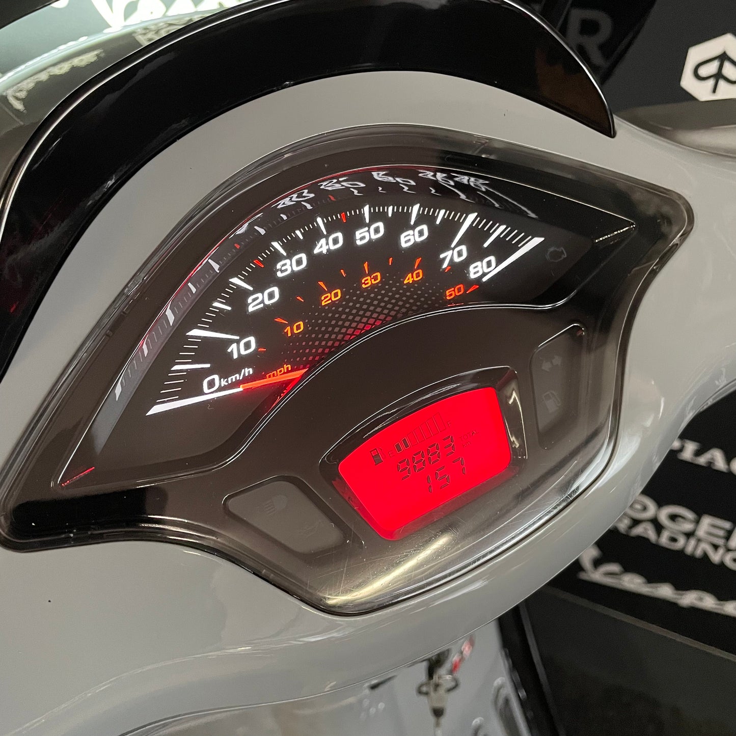 Vespa Sprint 50 - 2019 - 4T - Euro4 - Nardo Grey - 9.883km -1e Eigenaar