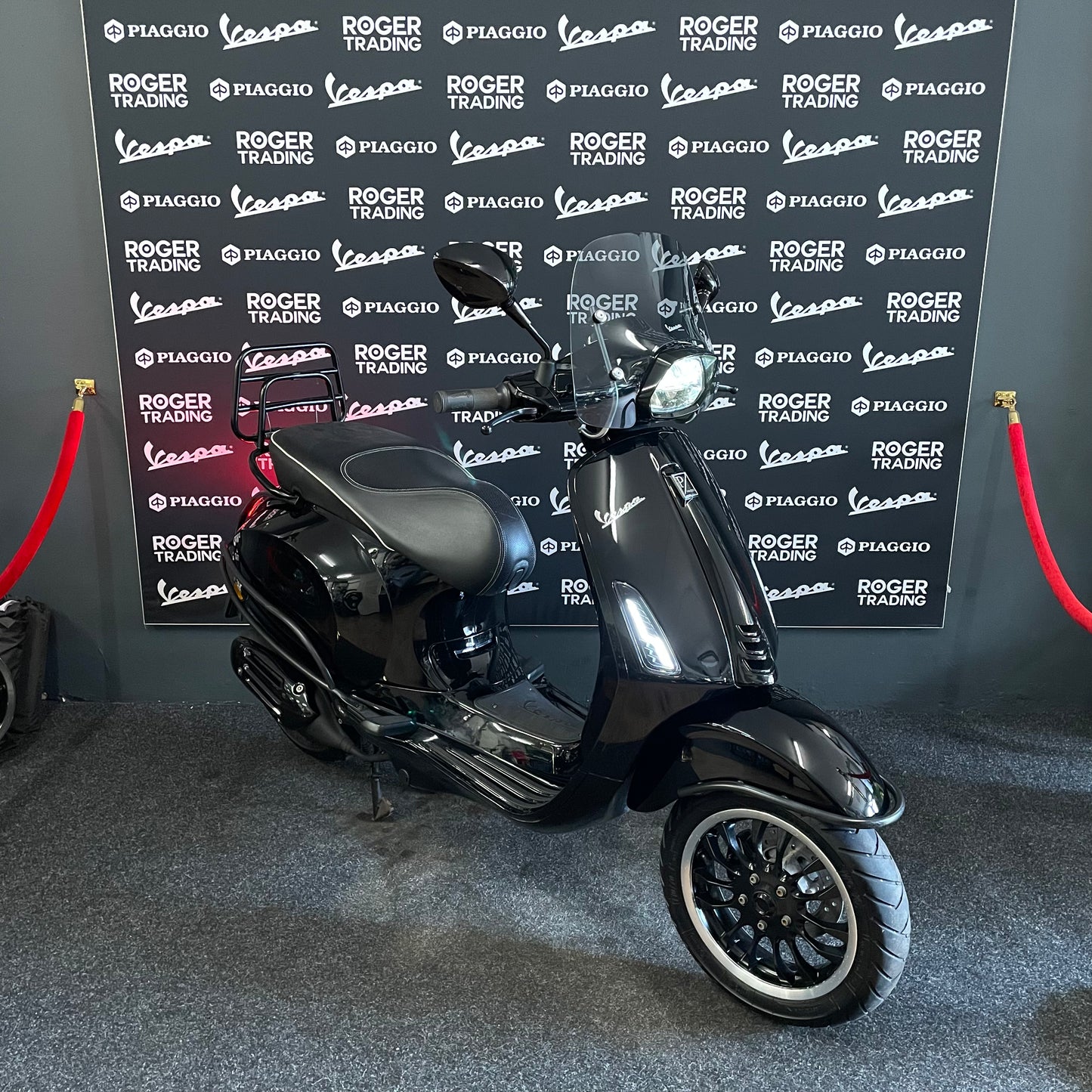Vespa Sprint 50 - Brom - 2019 - 4T - Euro4 - Glans Zwart - 7.297km