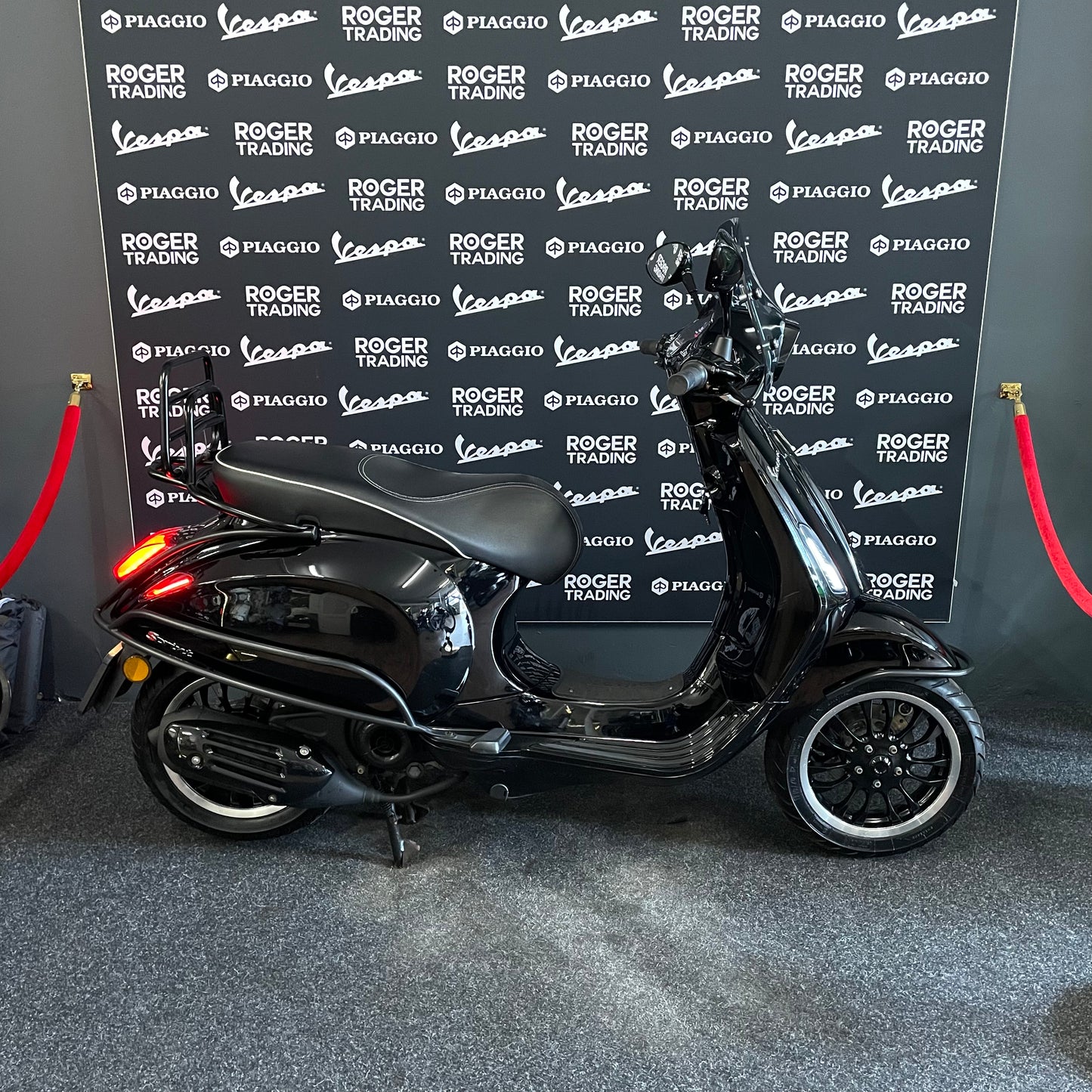 Vespa Sprint 50 - Brom - 2019 - 4T - Euro4 - Glans Zwart - 7.297km