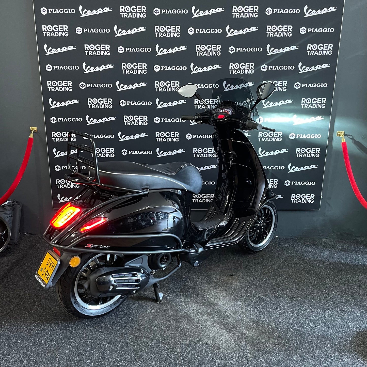 Vespa Sprint 50 - Brom - 2019 - 4T - Euro4 - Glans Zwart - 7.297km