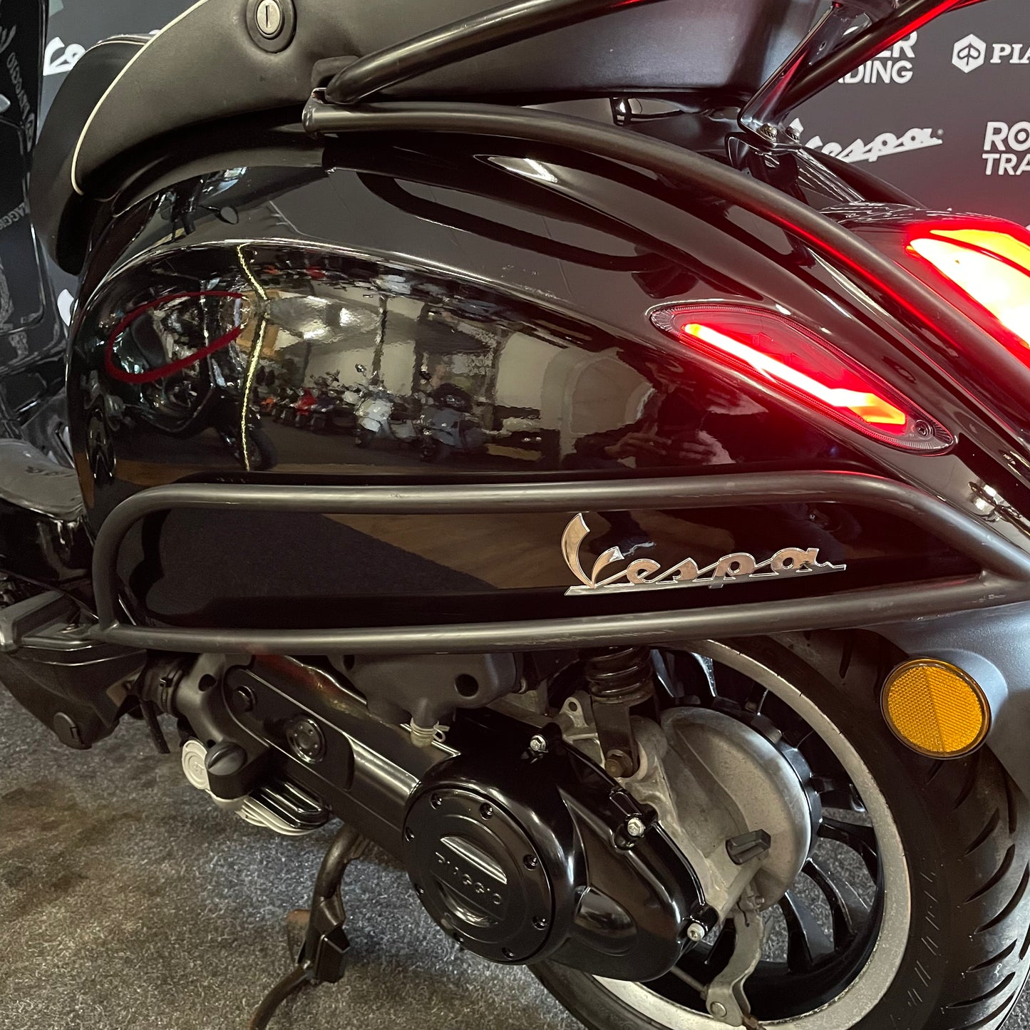 Vespa Sprint 50 - Brom - 2019 - 4T - Euro4 - Glans Zwart - 7.297km