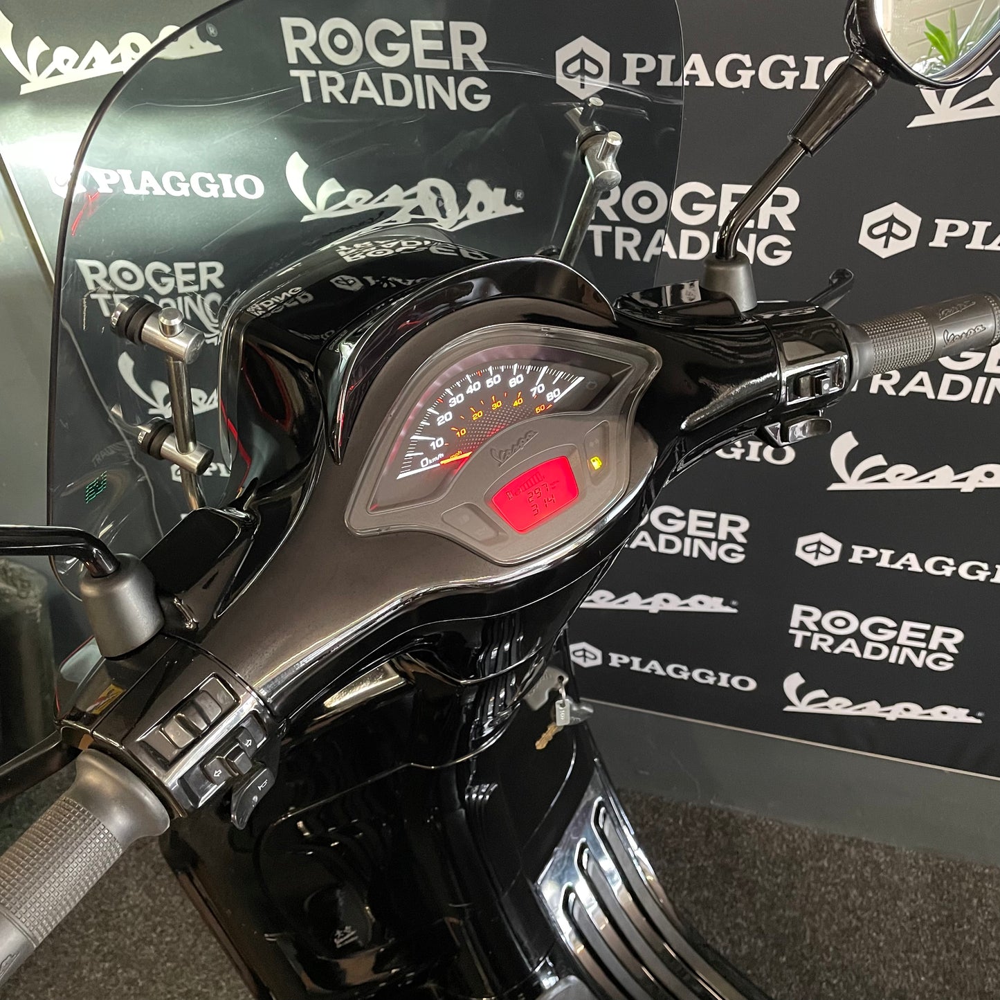 Vespa Sprint 50 - Brom - 2019 - 4T - Euro4 - Glans Zwart - 7.297km