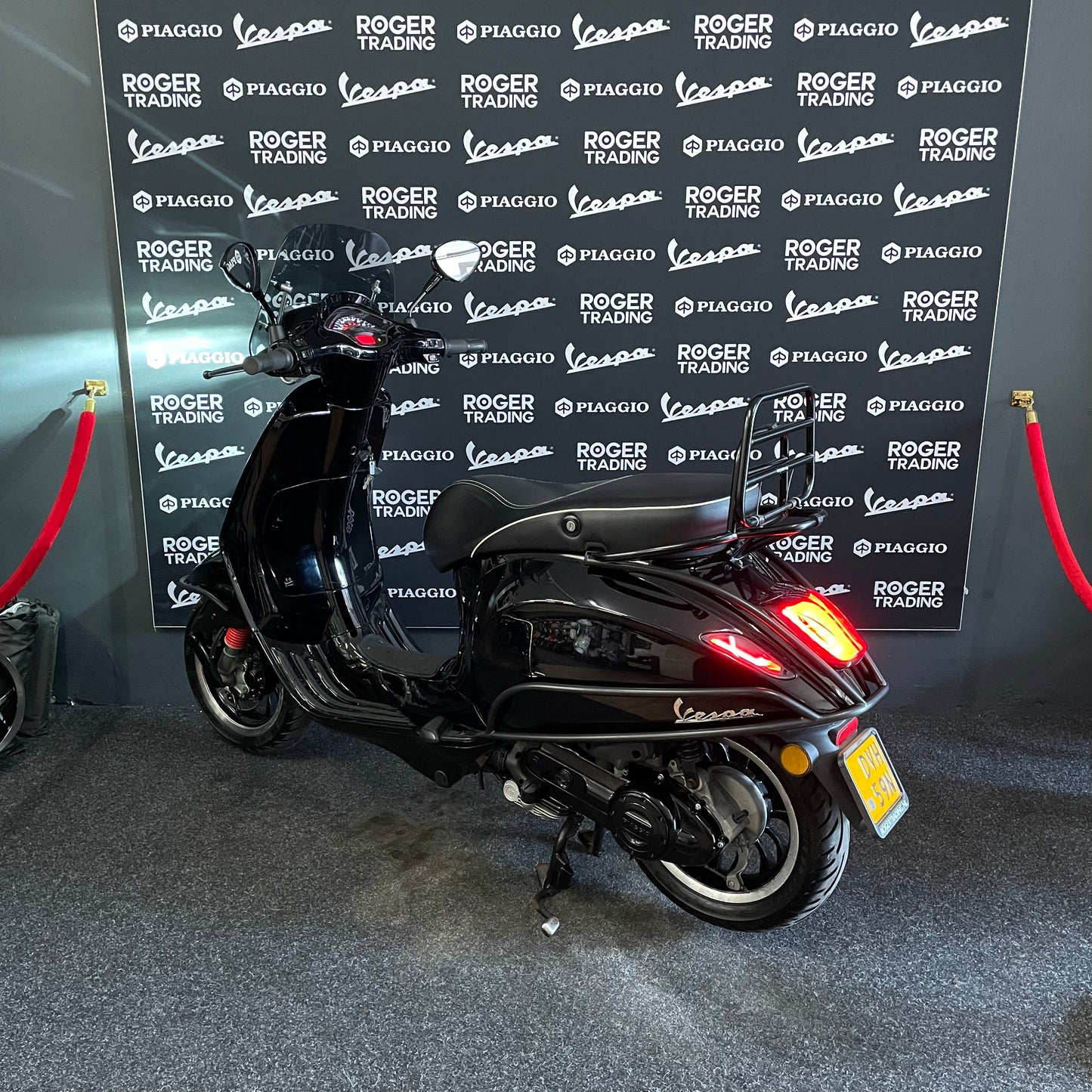 Vespa Sprint 50 - Brom - 2019 - 4T - Euro4 - Glans Zwart - 7.297km