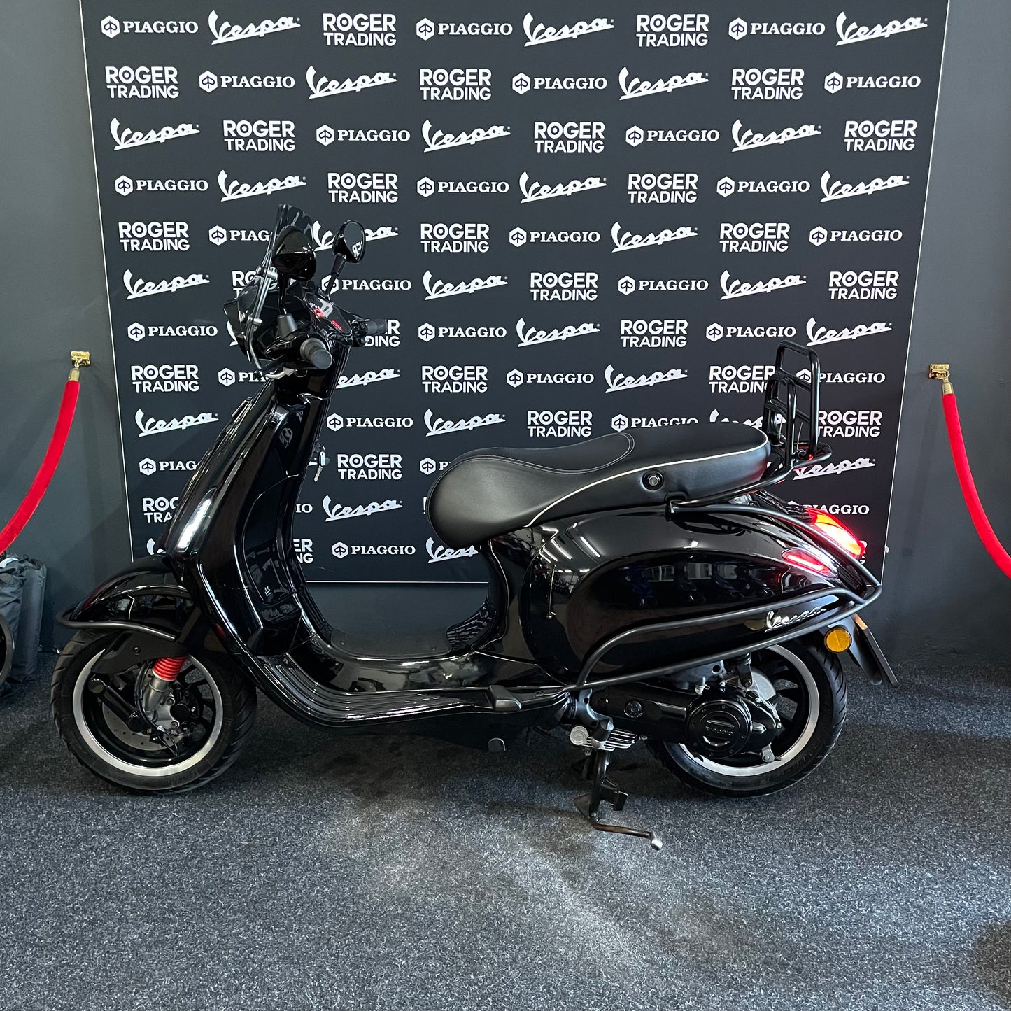 Vespa Sprint 50 - Brom - 2019 - 4T - Euro4 - Glans Zwart - 7.297km