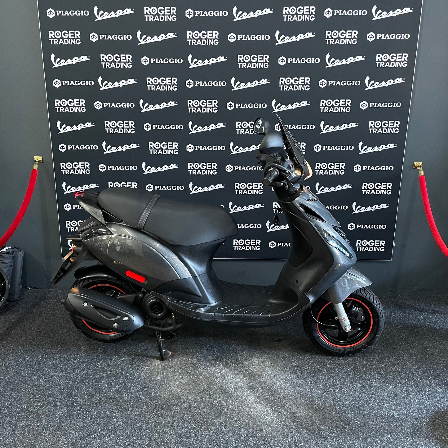 Piaggio Zip 50 - Brom - 2019 - 4T - Euro4 - Psychedelic Black - 13.202km