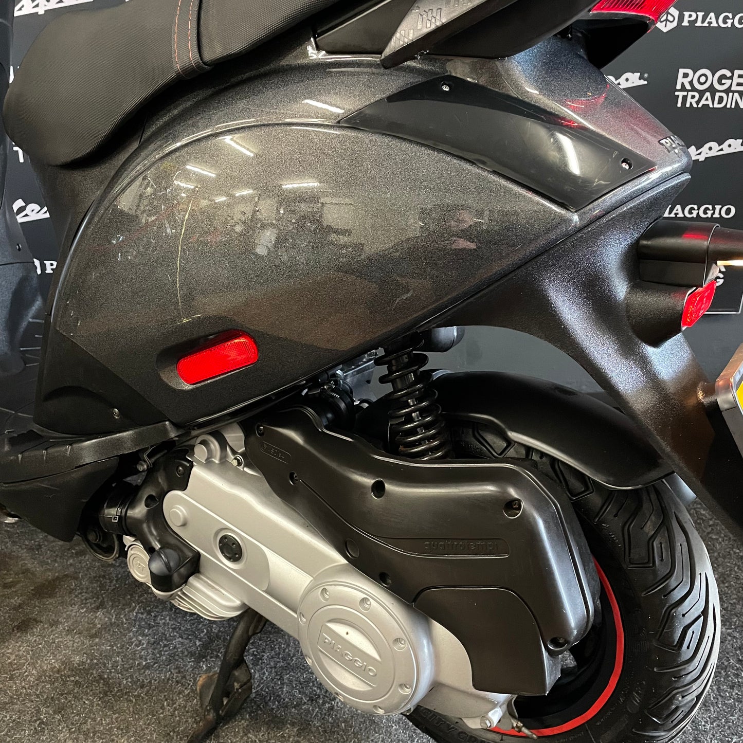 Piaggio Zip 50 - Brom - 2019 - 4T - Euro4 - Psychedelic Black - 13.202km