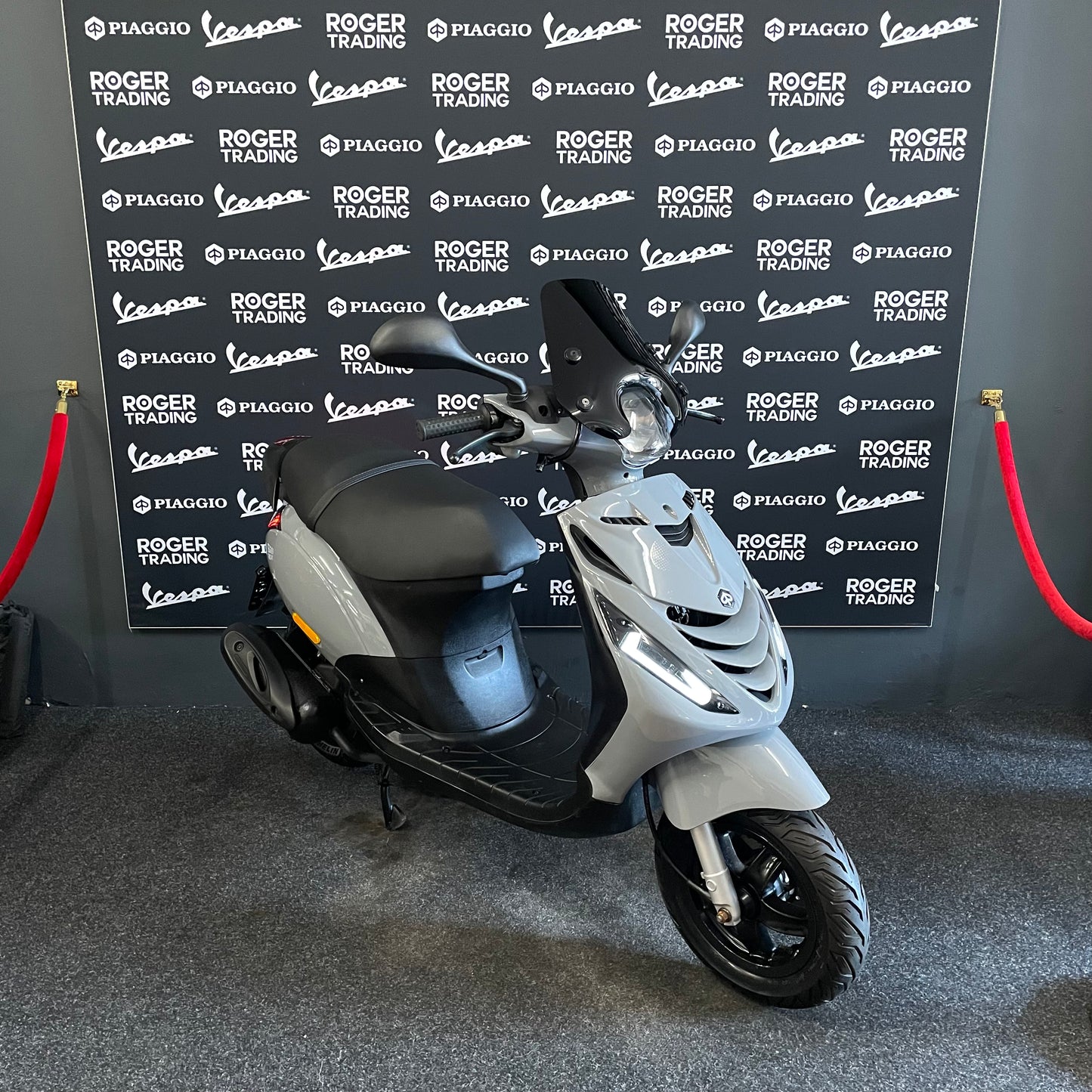 Piaggio Zip 50 - Snor - 2017 - 4T 2V - Preto Brilhante - 13.341km