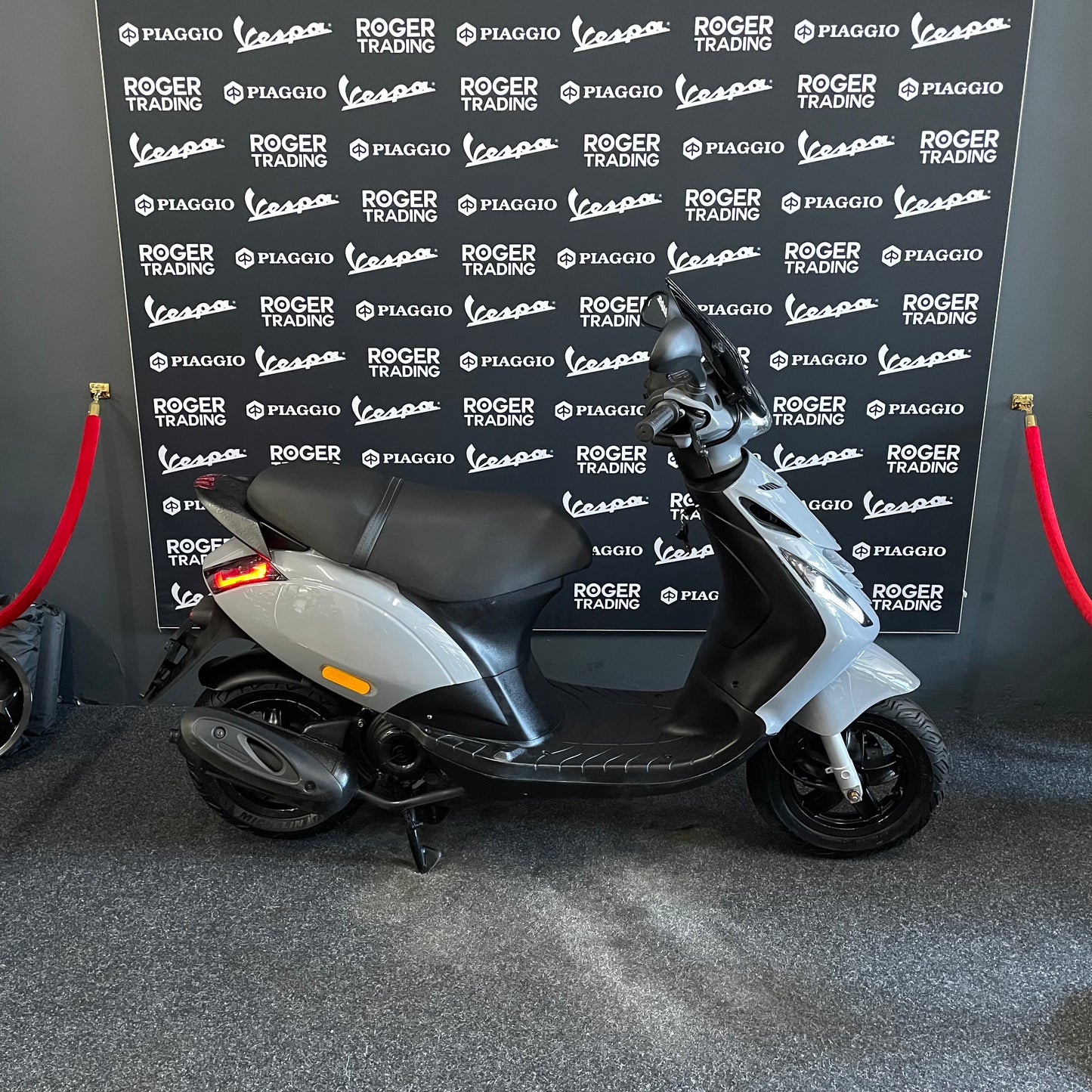 Piaggio Zip 50 - Snor - 2017 - 4T 2V - Preto Brilhante - 13.341km