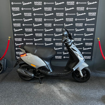 Piaggio Zip 50 - Snor - 2017 - 4T 2V - Preto Brilhante - 13.341km
