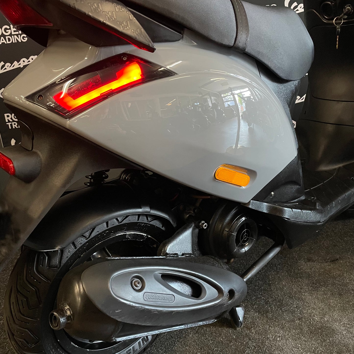 Piaggio Zip 50 - Snor - 2017 - 4T 2V - Preto Brilhante - 13.341km