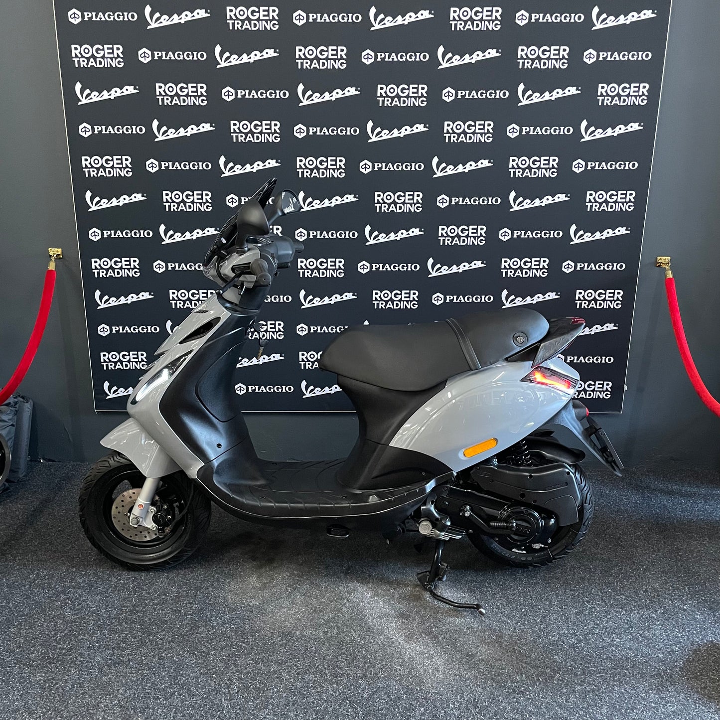 Piaggio Zip 50 - Snor - 2017 - 4T 2V - Preto Brilhante - 13.341km